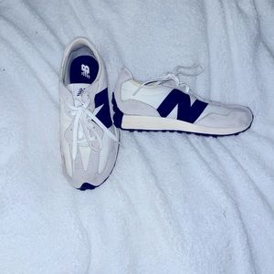 327 New Balance Women’s lifestyle